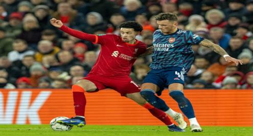 أرسنال بعشرة لاعبين يتعادل مع ليفربول سلبيا في قبل نهائي كأس الرابطة